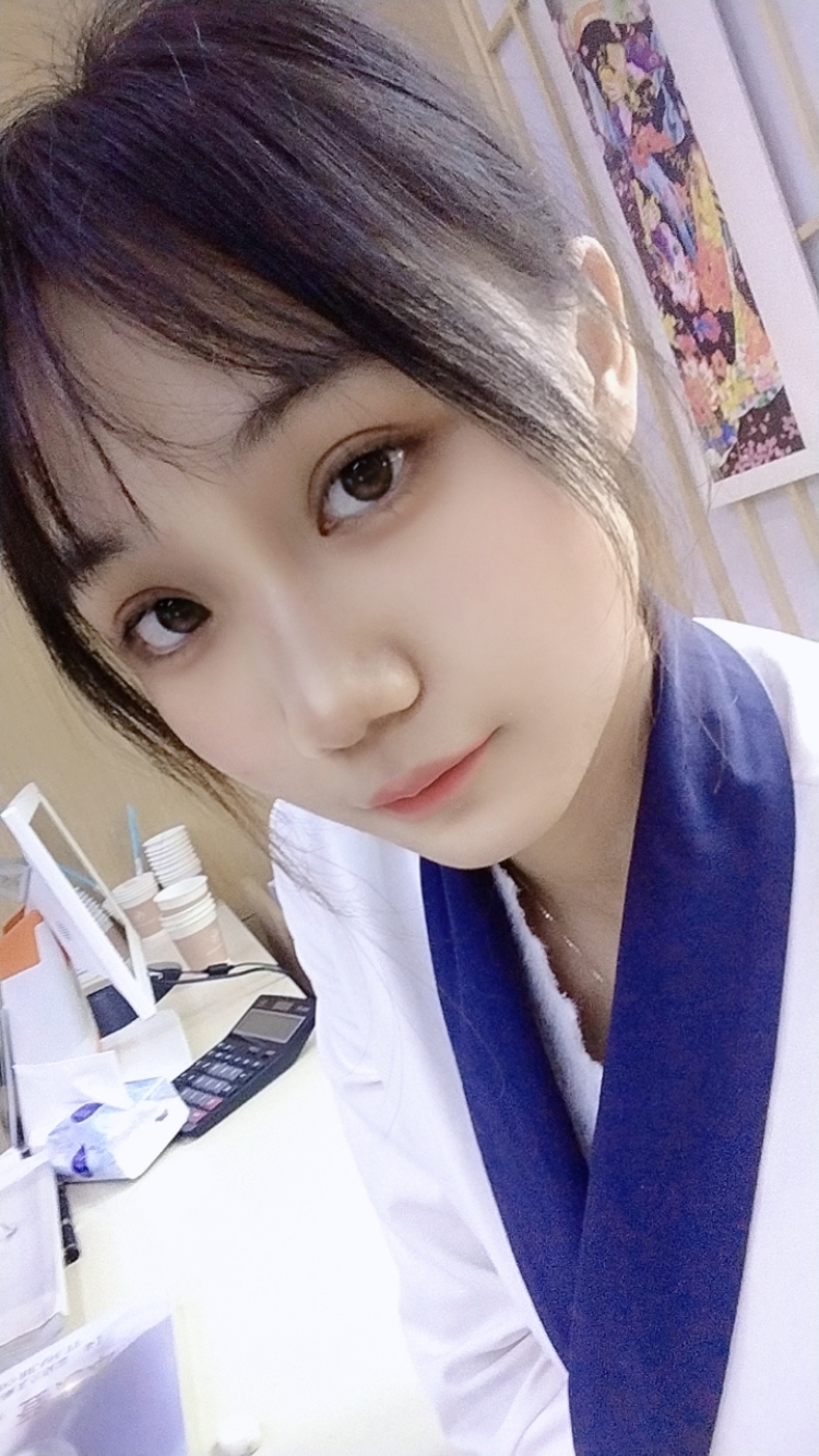 俺想窝粑粑🙋-浙江省·舟山市·普陀区-抖音 快手 知乎 某红薯-买家秀 开箱测评 是个美容师 比较了解皮肤的情况和护肤常识 对护肤产品也比较了解