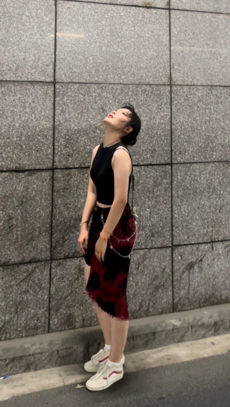MoonStruck-海南省·海口市·秀英区--素人，会拍照，会p图，168/110，审美在线，可拍各种风格