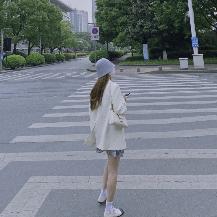 Zoe-浙江省·杭州市·上城区-微博 某红薯-自主经营一家女装店 爱好穿搭 拍照 对服装特别感兴趣 可以接单一些买家秀之类的寄拍 各种风格都可以尝试的~