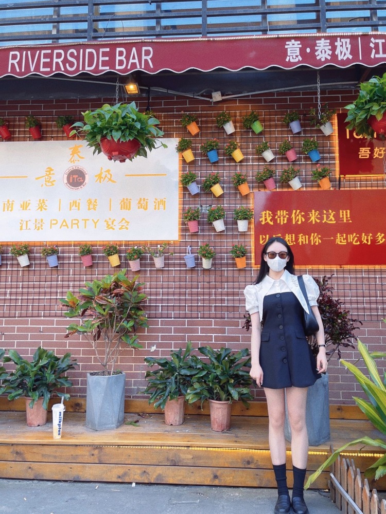 可乐-广东省·广州市·海珠区--素人模特 身高165 体重53公斤 风格多变可接衣服鞋子包包化妆品项链