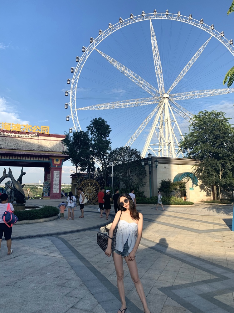 高-重庆市·重庆市·沙坪坝区--很喜欢搭配和拍照,会p图且无痕迹,生活中的服装种草机,接各种风格的服饰,可盐可甜,希望能得到各位商家的青睐,一定会合作很愉快!