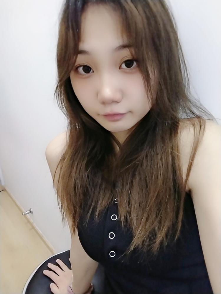 俺想窝粑粑🙋-浙江省·舟山市·普陀区-抖音  快手  知乎 某红薯-新人小姐姐  初来乍到  身高165cm  体重98斤  是位皮肤管理师  顾名思义对皮肤和护肤品比较了解  那肯定对健康问题也是比较擅长的   喜欢拍照 P图一把手  吃个十足的吃货   喜欢穿搭 