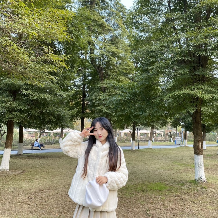 李暖夏🌼-四川省·成都市·双流区-某红薯-身高168 体重90斤 日本留学生。特长是唱歌,可接服装 首饰 化妆品 美瞳~