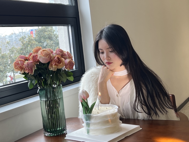 小敏-江苏省·徐州市·邳州市-抖音99776370-我是一名舞蹈老师,身高160,体重90斤,喜欢拍照,会P图,寄拍买家秀,淘宝买家秀,衣服包包饰品都可以哦!