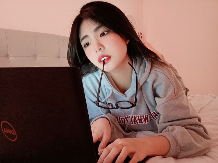 今天又可爱了-辽宁省·沈阳市·大东区--爱好拍照,擅长PS软件,可接饰品,服装,美妆,美瞳等,擅长最大程度展示商品的优点