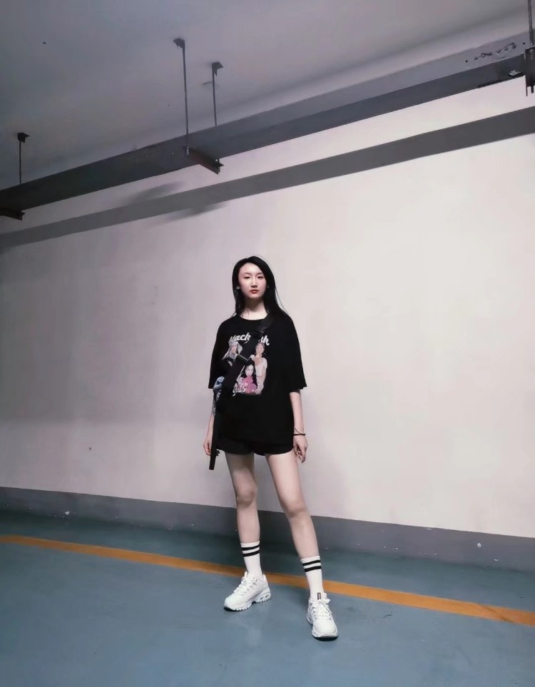 Nevaeh-湖南省·株洲市·天元区--爱好文学、电影、音乐,特长钢琴、跆拳道,梦想是考上北京电影学院,接单范围为买家秀。