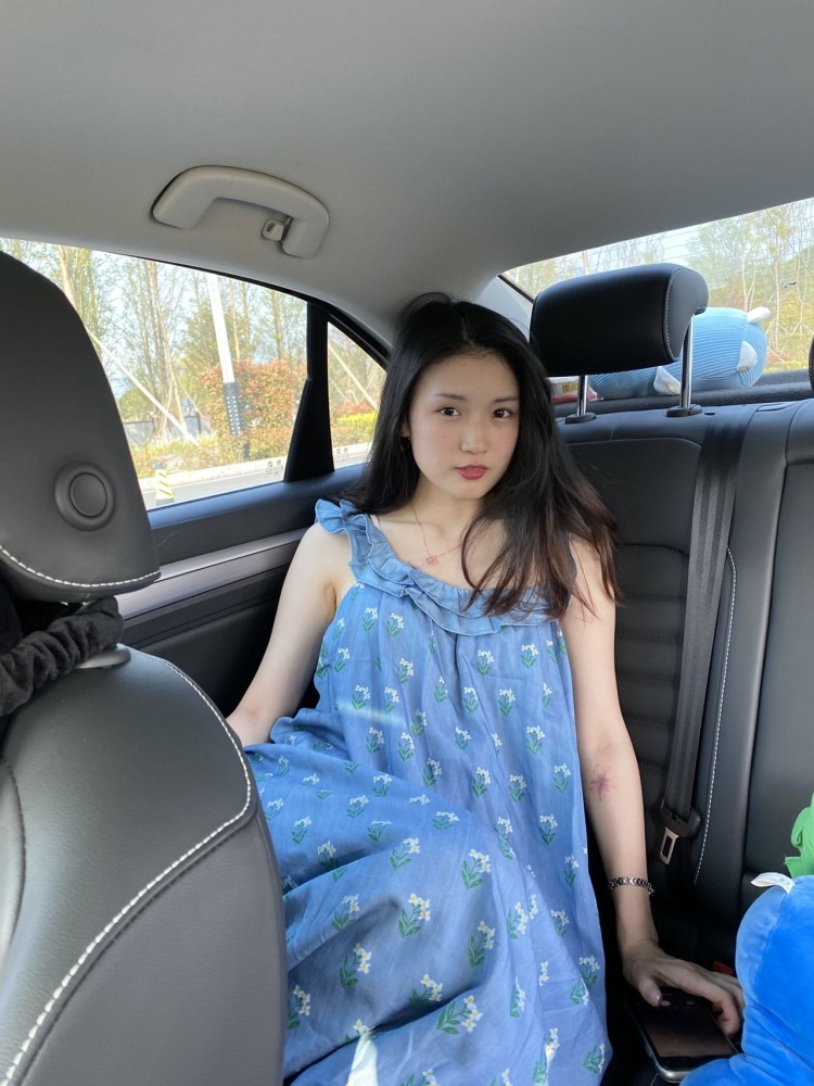 ᥫᩣ L·s-重庆市·重庆市·渝北区--可以做买家秀，服装、首饰、鞋都没毛病。在姐妹店铺有做模特，但经验毕竟还是太少，所以目前是个素人。积累经验的同时给自己赚点奶茶钱。短视频拍摄和制作我可以独立完成，之前有做个账号，10多w的粉丝，因个人原