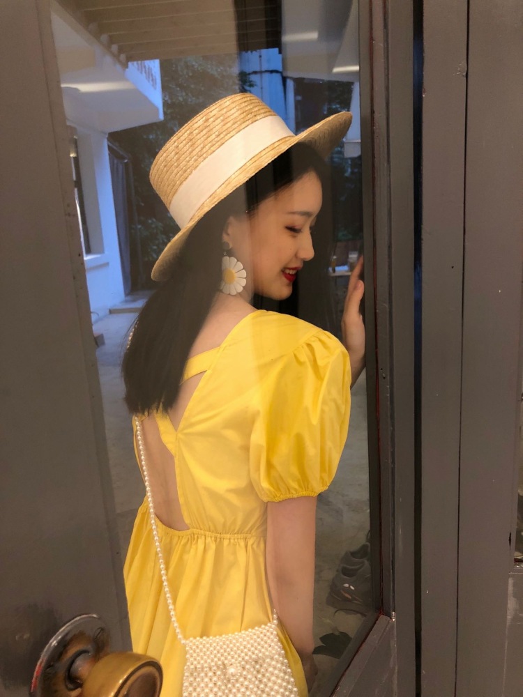 ᥫᩣ L·s-重庆市·重庆市·渝北区--可以做买家秀，服装、首饰、鞋都没毛病。在姐妹店铺有做模特，但经验毕竟还是太少，所以目前是个素人。积累经验的同时给自己赚点奶茶钱。短视频拍摄和制作我可以独立完成，之前有做个账号，10多w的粉丝，因个人原