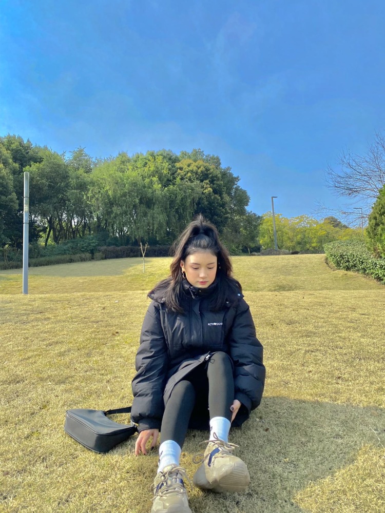 ᥫᩣ L·s-重庆市·重庆市·渝北区--可以做买家秀,服装、首饰、鞋都没毛病。在姐妹店铺有做模特,但经验毕竟还是太少,所以目前是个素人。积累经验的同时给自己赚点奶茶钱。短视频拍摄和制作我可以独立完成,之前有做个账号,10多w的粉丝,因个人原