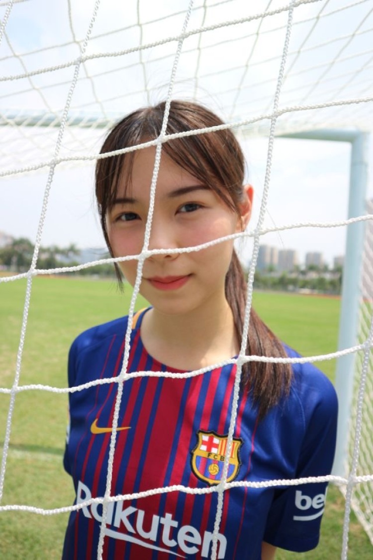 Miss Gaky-广东省·湛江市·霞山区--身高160厘米,体重88斤。想接寄拍,风格不限。
会化妆 ,会p图