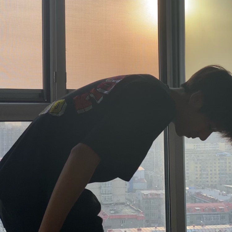 曲艳博-黑龙江省·哈尔滨市·道外区-快手-一个速度滑冰运动员 很会拍照 接寄拍什么都可以给钱就行 门槛低 价格低 身高183 体重140 肌肉很发达