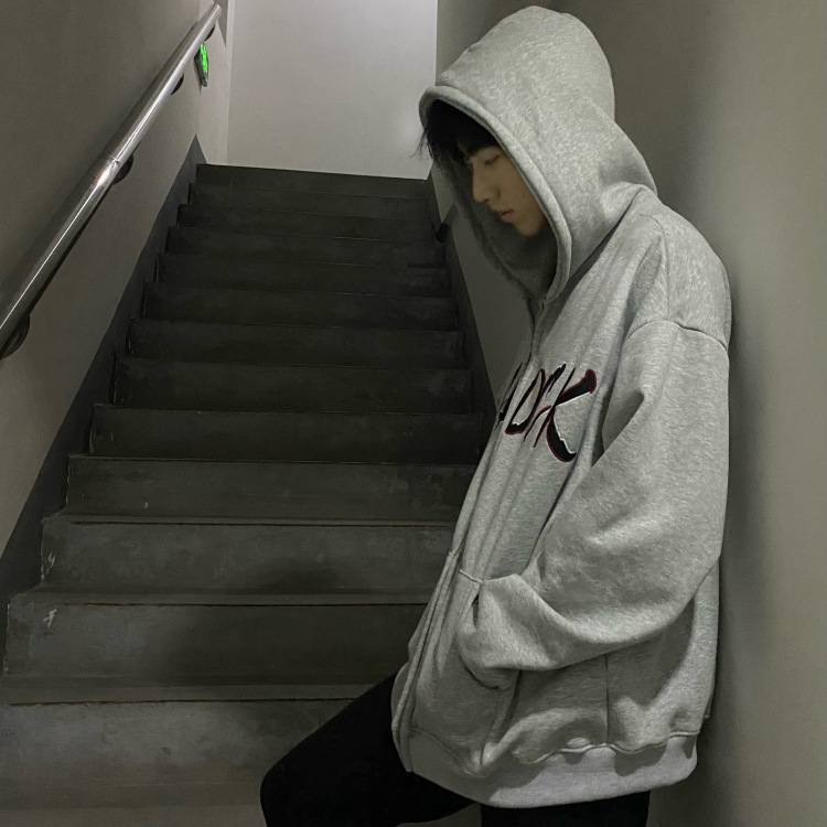 曲艳博-黑龙江省·哈尔滨市·道外区-快手-一个速度滑冰运动员 很会拍照 接寄拍什么都可以给钱就行 门槛低 价格低 身高183 体重140 肌肉很发达