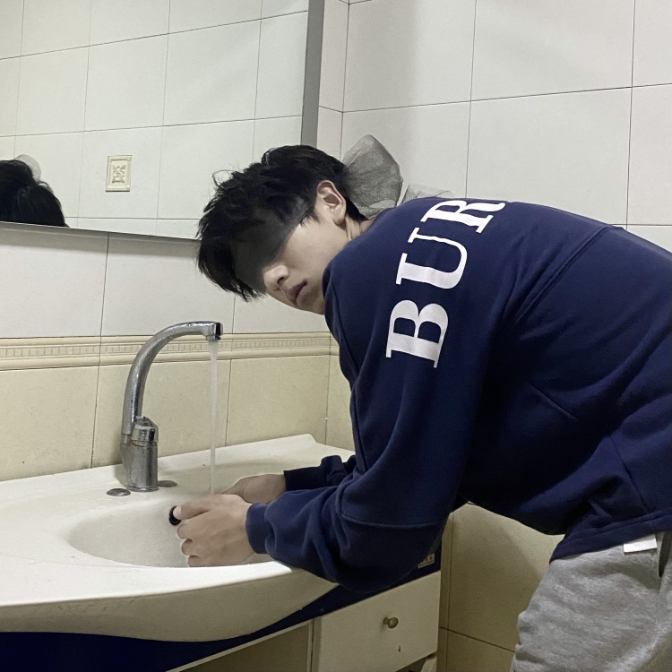 曲艳博-黑龙江省·哈尔滨市·道外区-快手-一个速度滑冰运动员 很会拍照 接寄拍什么都可以给钱就行 门槛低 价格低 身高183 体重140 肌肉很发达