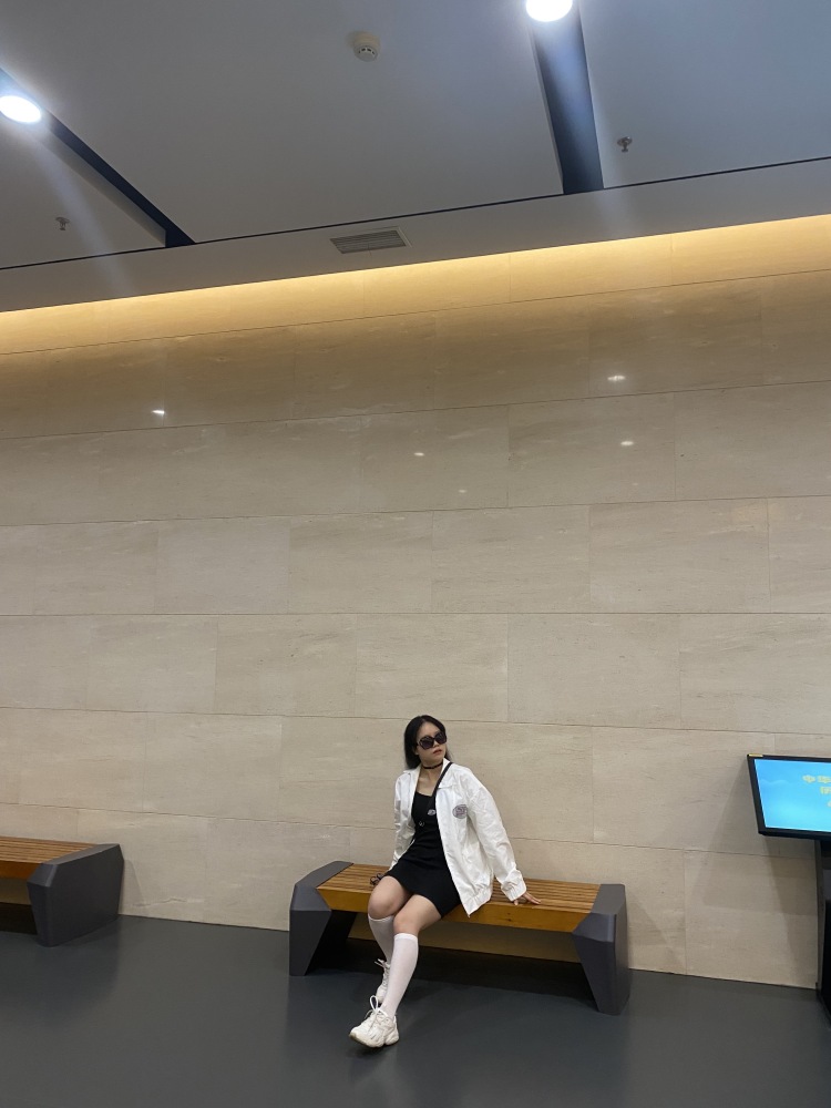 落山风吹过-江西省·赣州市·瑞金市--绘画,书法,手工,钢琴,舞蹈都会点!!!喜欢拍照呀!刚买的衣服拍照,不知道说点什么了,看到我请私信