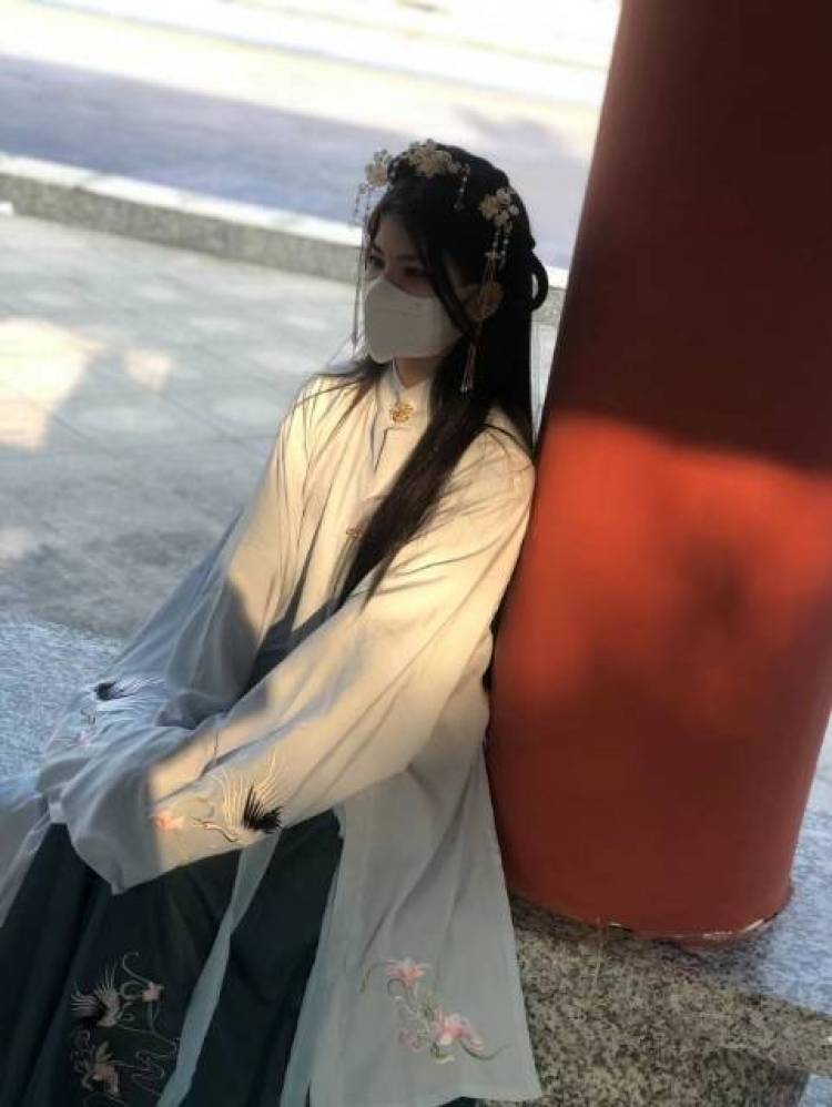 甜崽小洋-广东省·揭阳市·榕城区-快手 抖音 某红薯-本人身高157 体重91 会化妆 喜欢拍照 适合各种风格 接寄拍 其他的可商量