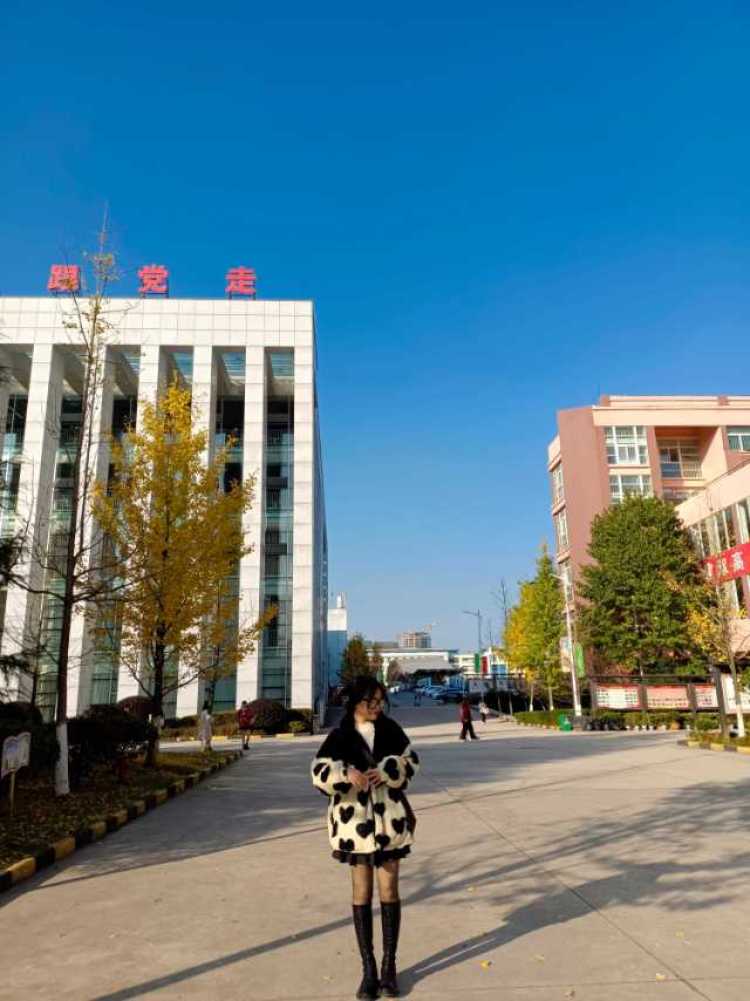 茶茶.-贵州省·贵阳市·观山湖区-快手-身高157 体重100斤 喜欢拍照网拍 测评 好物种草分享 买家秀 送拍单都可 可驾驭多种风格