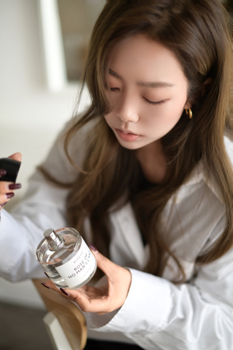 Rose-陕西省·西安市·新城区-抖音 某红薯-做过微博认证穿搭博主 热爱穿搭 从事美业行业 身高160 体重92风格多变 可盐可甜 纯欲风 性感风皆可 各类服装 饰品 包包 美瞳等等 各类app 电商详情 期待合作!