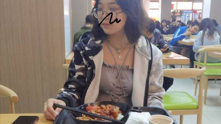无🐋 子-陕西省·西安市·未央区-抖音|某红薯|-会拍照 会p图 会剪视频（抖音/某红薯）
擅长淘宝卖/买家秀，日常vlog,  开箱测评， 短视频创作， 探店打卡内容（接受度高）
年龄：19
身高：167
体重：62
职业：211在读  广播电视编