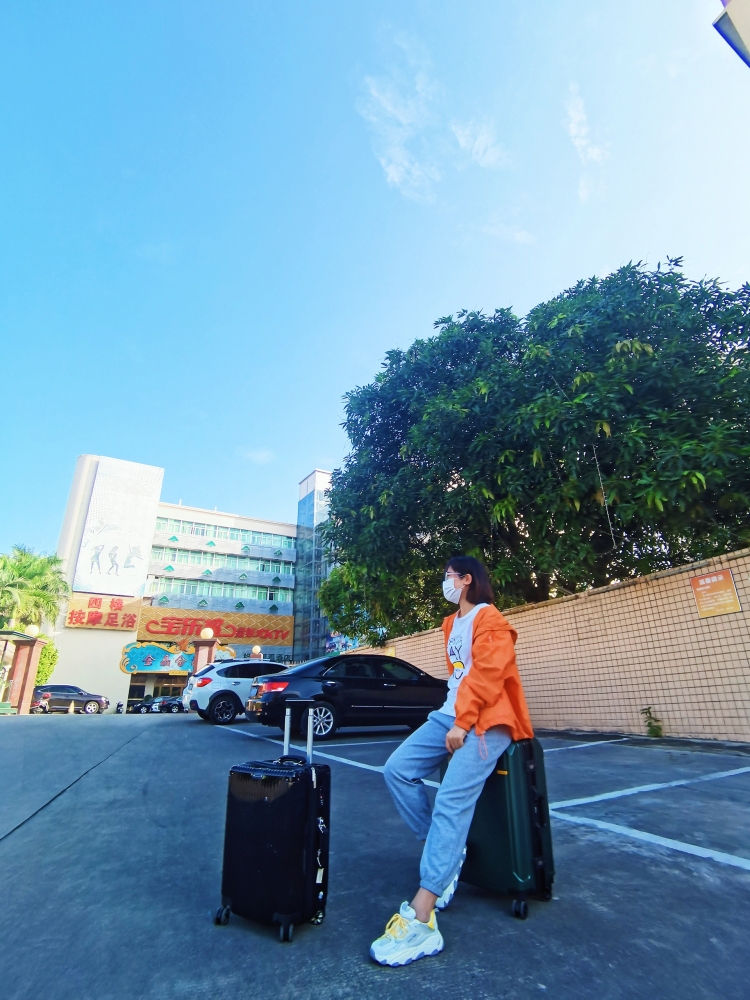 momo-广东省·东莞市·虎门镇--新人一枚，多多关照，喜欢拍照和P图，身高165，体重110，性格开朗，欢迎合作。