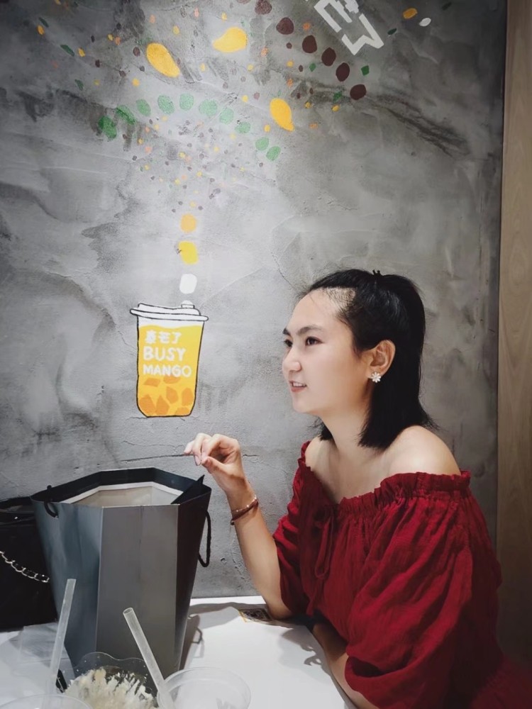 苗苗-黑龙江省·鸡西市·虎林市--做了5年旅游行业,喜欢旅游,带团的空余时间偶尔会去网红店拍照,想接一些服装,饰品类的寄拍,