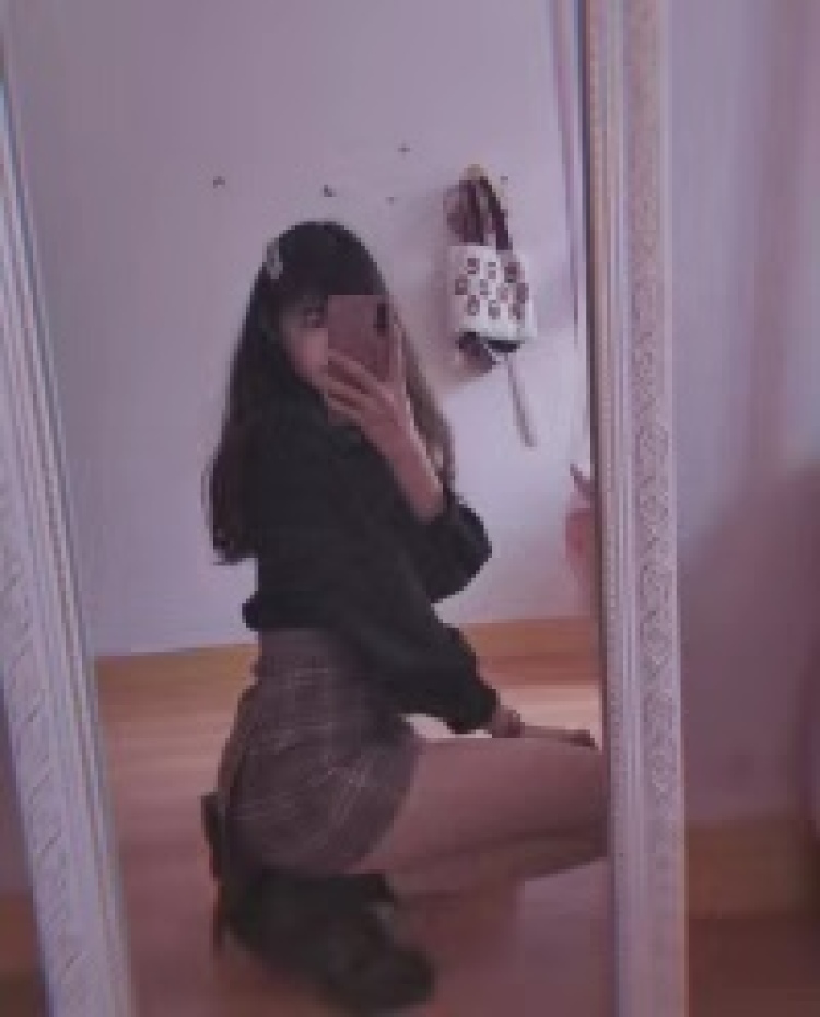 姬儿-广东省·佛山市·顺德区-抖音,快手-喜欢拍照,身高164,体重85.喜欢穿搭,饰品,抖音粉丝1000+,想要接寄拍,买家秀,喜欢请联系我。