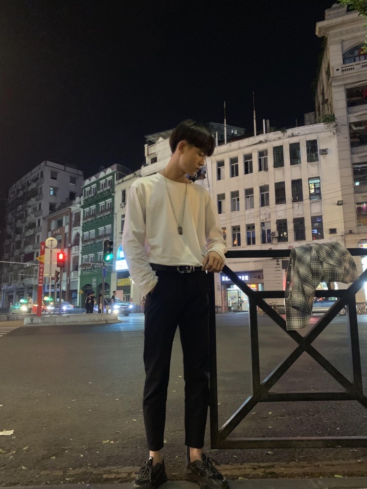 豪-广东省·佛山市·顺德区-抖音-喜欢拍照,身高172,体重110。喜欢穿搭,抖音粉丝20000+,想要接寄拍,买家秀,喜欢请联系我。