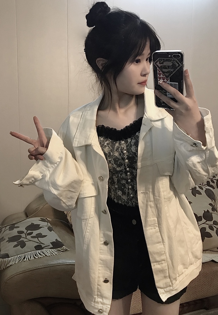 陳世雨.-河南省·平顶山市·宝丰县--特长会拍照也喜欢拍摄，可接衣服，美瞳，装饰品等等，单后会把物品尽最大限度展示的好看
