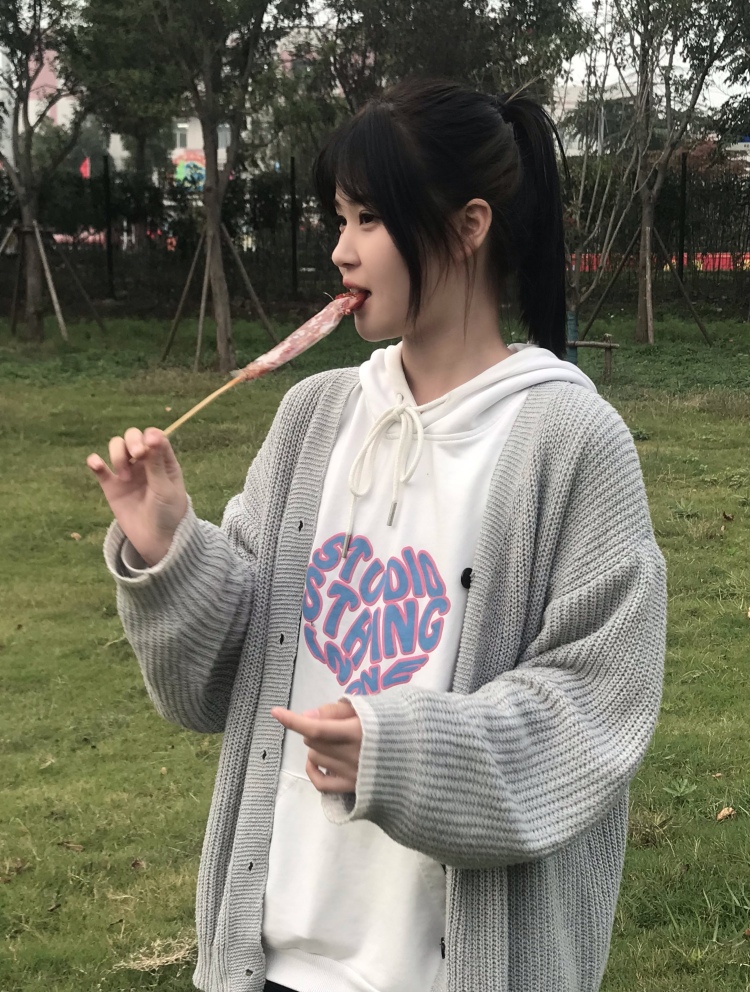 陳世雨.-河南省·平顶山市·宝丰县--特长会拍照也喜欢拍摄,可接衣服,美瞳,装饰品等等,单后会把物品尽最大限度展示的好看