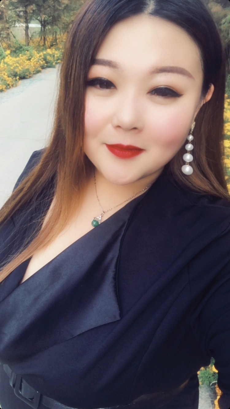 赟-山东省·临沂市·罗庄区-抖音快手某红薯-约拍要求
寄拍模特、买家秀、开箱测评、短视频、有经验
专门接大码女装、大码女鞋41码 孕妇装多风格可驾驭体重180斤身高163cm(胸大屁股翘有腰型)
胸围120腰围95臀围125
爱唱歌爱高音