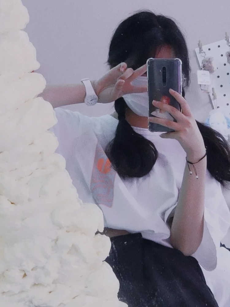 ZYUXUE.-河南省·商丘市·虞城县-快手 抖音 -艺考生 主修编导辅修播音
平常经常使用的APP是 快手 抖音
疫情期间 居家隔离 想做寄拍/买家秀 丰富生活