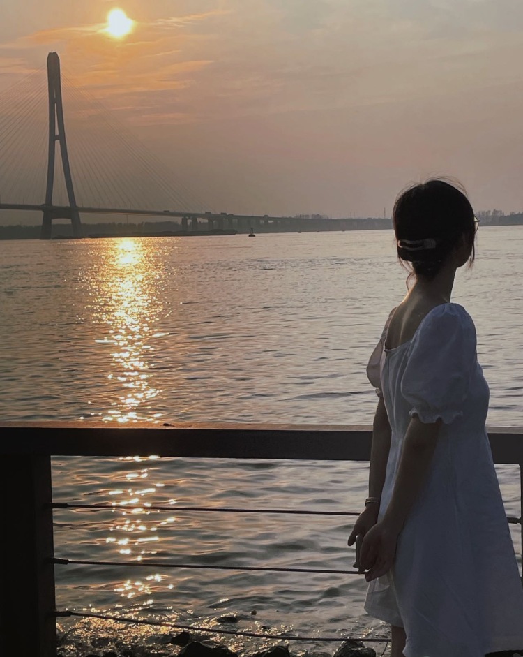 Ashore-浙江省·杭州市·余杭区-某红薯-接寄拍：淘宝·京东·阿里巴巴等各大平台都可
风格不限 内容：衣服·裙子·包包·帽子·耳环等
身高170 体重105