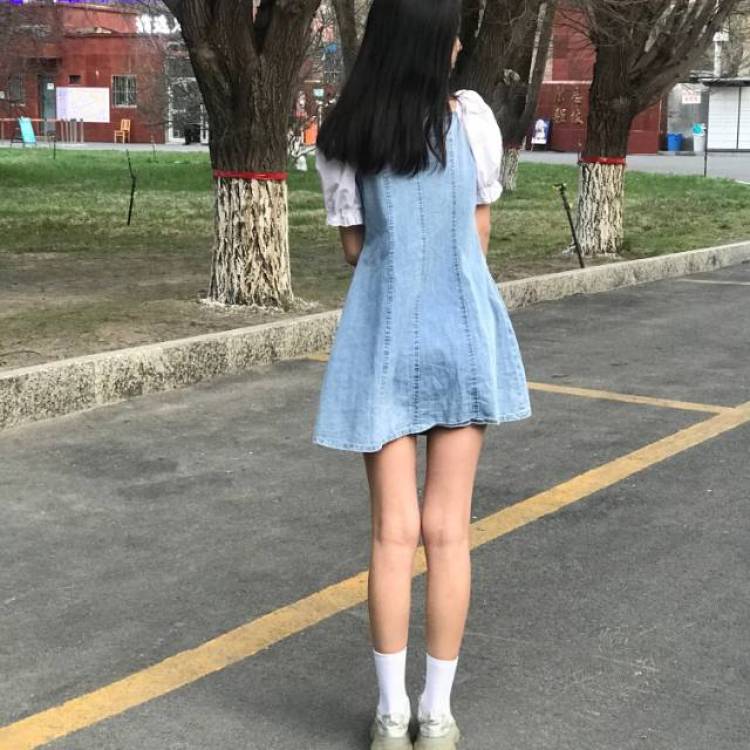 大鼻涕拌豆-新疆维吾尔自治区·乌鲁木齐市·天山区-抖音快手-身高166体重45公斤 腿直 喜欢拍照 想当寄拍模特会摆姿势会p图 首饰衣服鞋那些都可以寄拍