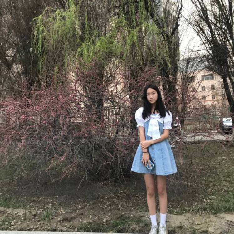 大鼻涕拌豆-新疆维吾尔自治区·乌鲁木齐市·天山区-抖音快手-身高166体重45公斤 腿直 喜欢拍照 想当寄拍模特会摆姿势会p图 首饰衣服鞋那些都可以寄拍