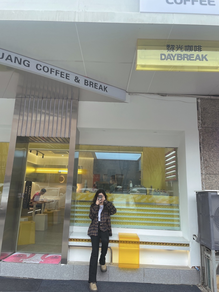 +2-新疆维吾尔自治区·乌鲁木齐市·新市区-抖音 某红薯-想做寄拍
我身高166 体重:106斤
接单范围是 :衣服 首饰都 可以 衣服别太露就可以