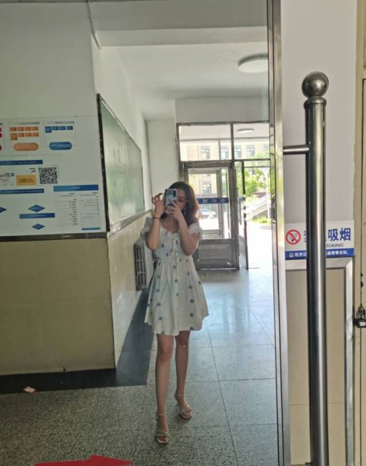 卡坦精-黑龙江省·双鸭山市·尖山区--接寄拍,衣服,帽子,包包,首饰都可以,身高162学过很多年舞蹈