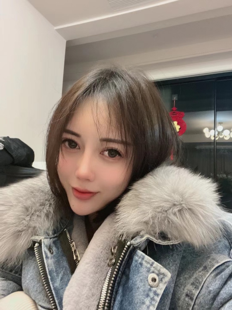 桃桃子🍑-河北省·廊坊市·广阳区-抖音-热爱运动的女孩,在某平台做过主播,可做穿搭分享,买家秀,饰品 美瞳 日常服装的寄拍