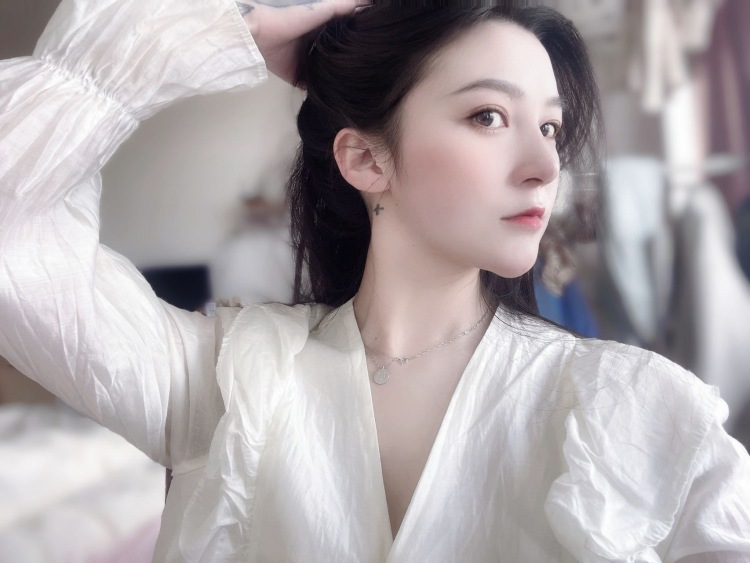 MYDDNK-西藏自治区·拉萨市·城关区--接寄拍 送拍 太露的哒咩❌
平常自己爱自拍修图
各种风格都可尝试