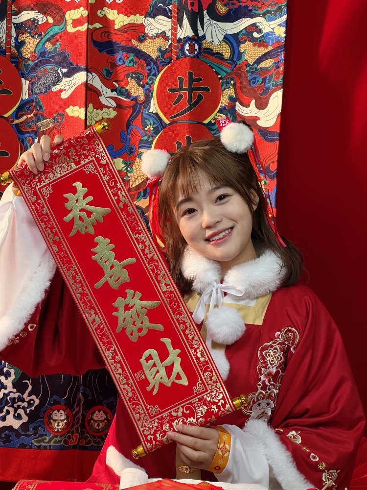 dlwlrma-陕西省·商洛市·商州区-微博-长相偏甜美 会拍照 p图 男朋友是摄影师  微博1000粉 可接寄拍推广