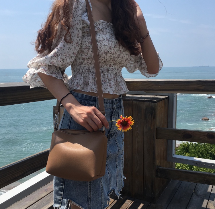 月亮睡了-山东省·青岛市·黄岛区--各种风格衣服 瑜伽服 买家秀,衣服包包配饰拍摄 氛围感vlog 都可以拍摄 拍的不好可以一直修正