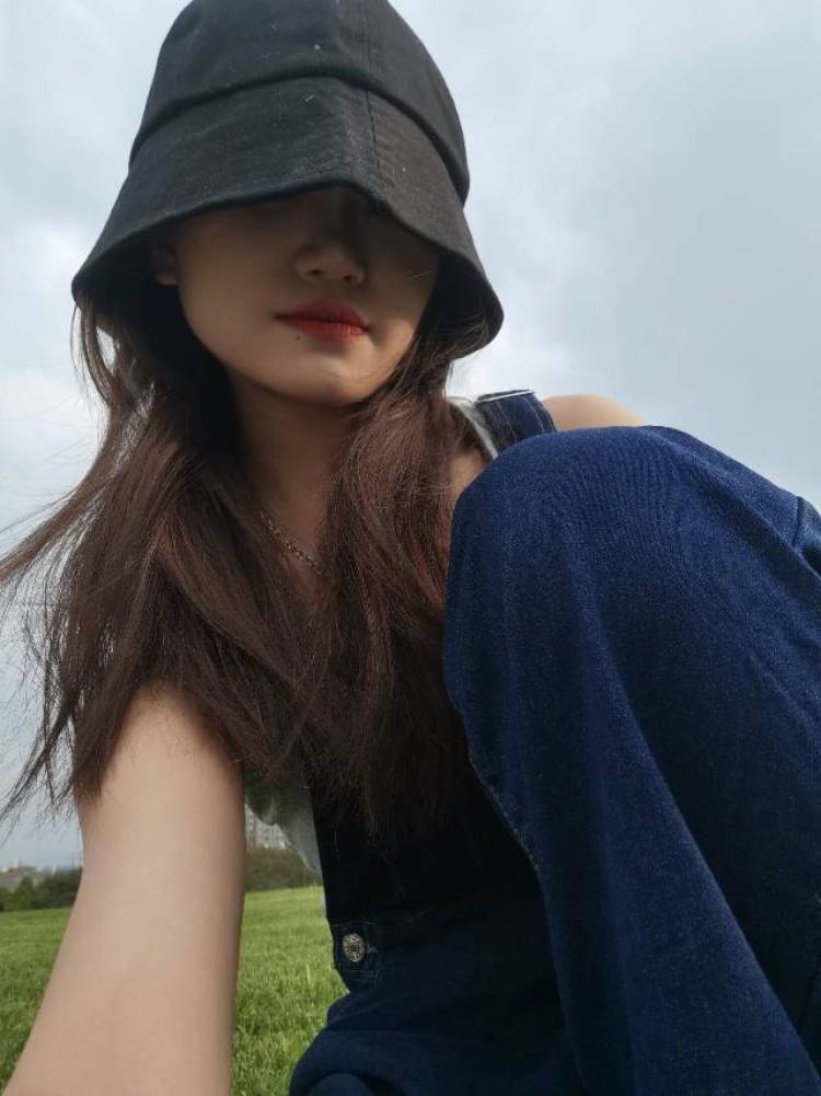 春天该很好.-云南省·昆明市·嵩明县-抖音某红薯-目前是一名大学在校学生 爱好摄影绘画 业务时间充裕 平时也喜欢分享日常穿搭 …