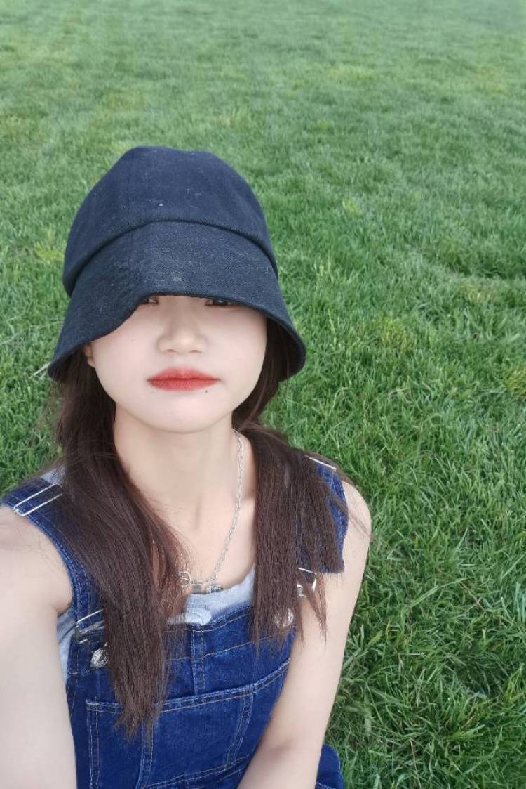 春天该很好.-云南省·昆明市·嵩明县-抖音某红薯-目前是一名大学在校学生 爱好摄影绘画 业务时间充裕 平时也喜欢分享日常穿搭 …