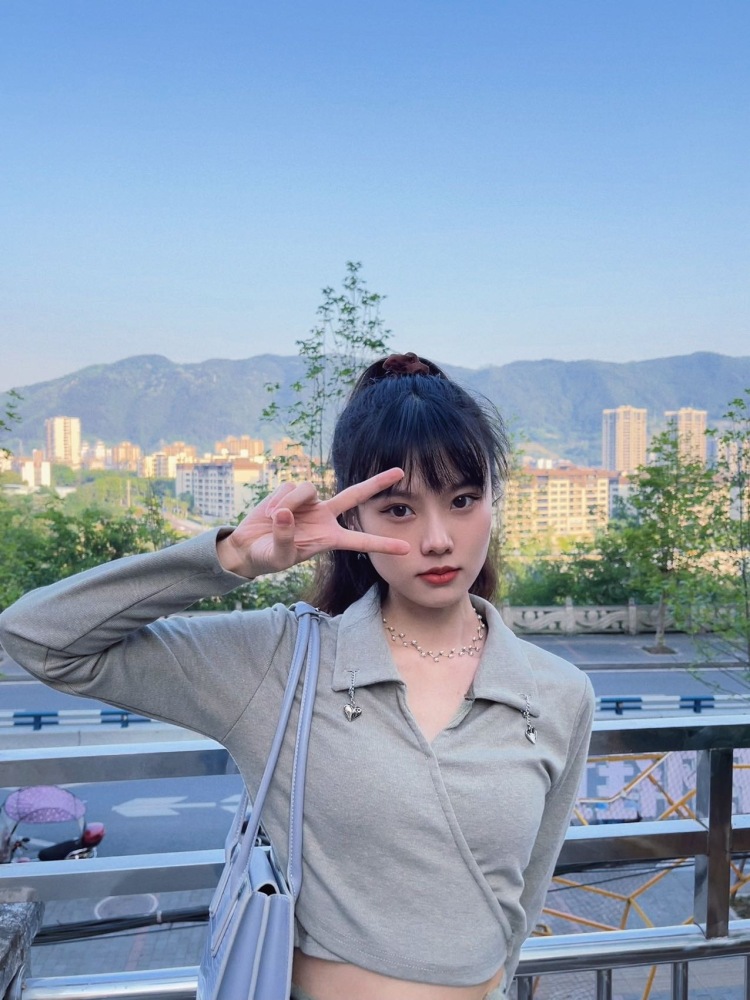 🍬-重庆市·重庆市·渝北区--身高166，体重94，会拍照，会p图，有网感，任何风格都能驾驭，需要寄拍的找我