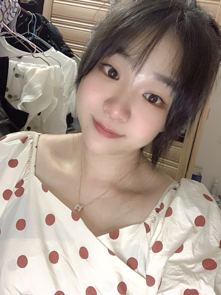 Z.Z-广东省·梅州市·梅江区--可以接服装拍版，喜欢很多时尚的东西，喜欢美丽的东西！希望你们可以喜欢我