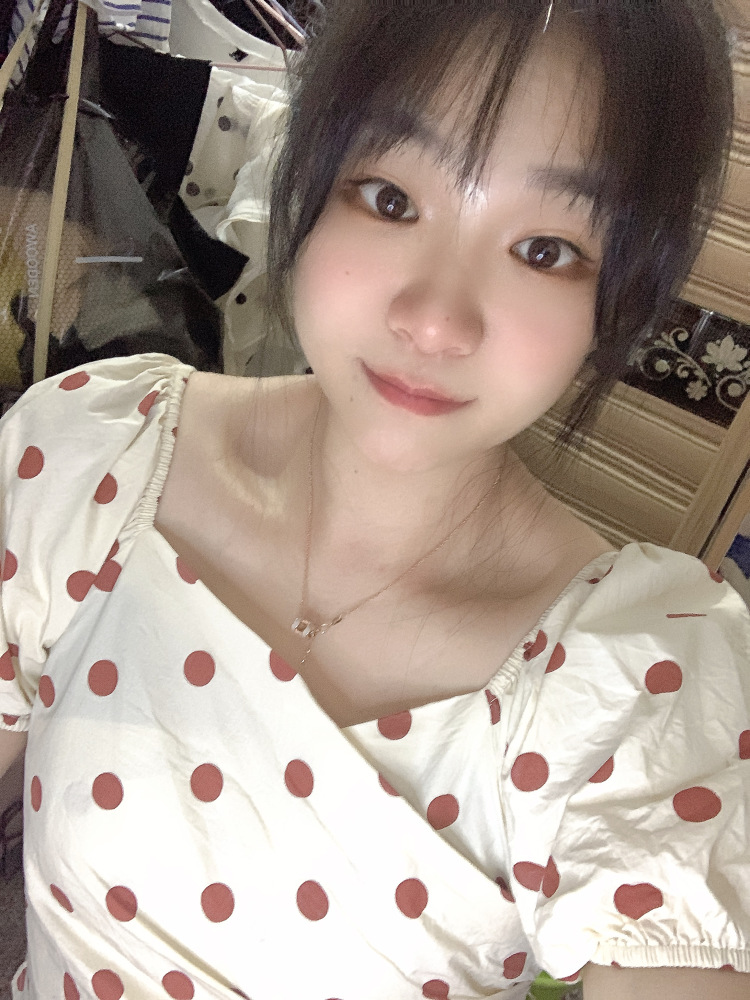Z.Z-广东省·梅州市·梅江区--可以接服装拍版，喜欢很多时尚的东西，喜欢美丽的东西！希望你们可以喜欢我