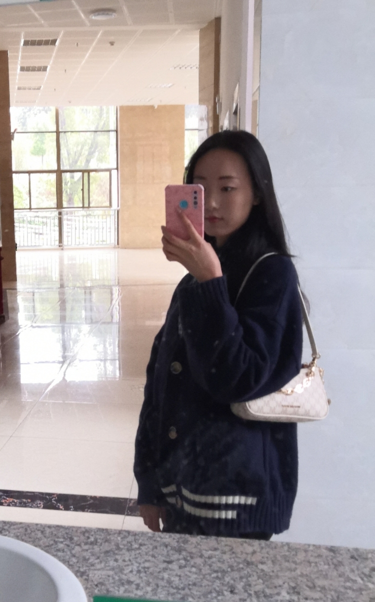 梵诗-云南省·楚雄彝族自治州·楚雄市-抖音-短视频创作，校园推广，身高162体重84，会简单的P图，可以尝试不同风格。