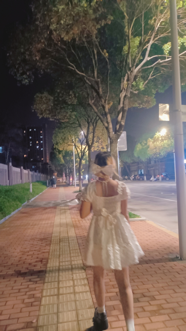 祯珠-浙江省·嘉兴市·桐乡市--本人身高161 体重100 会拍照p图 可接衣服 鞋子 包包 化妆品 脚36