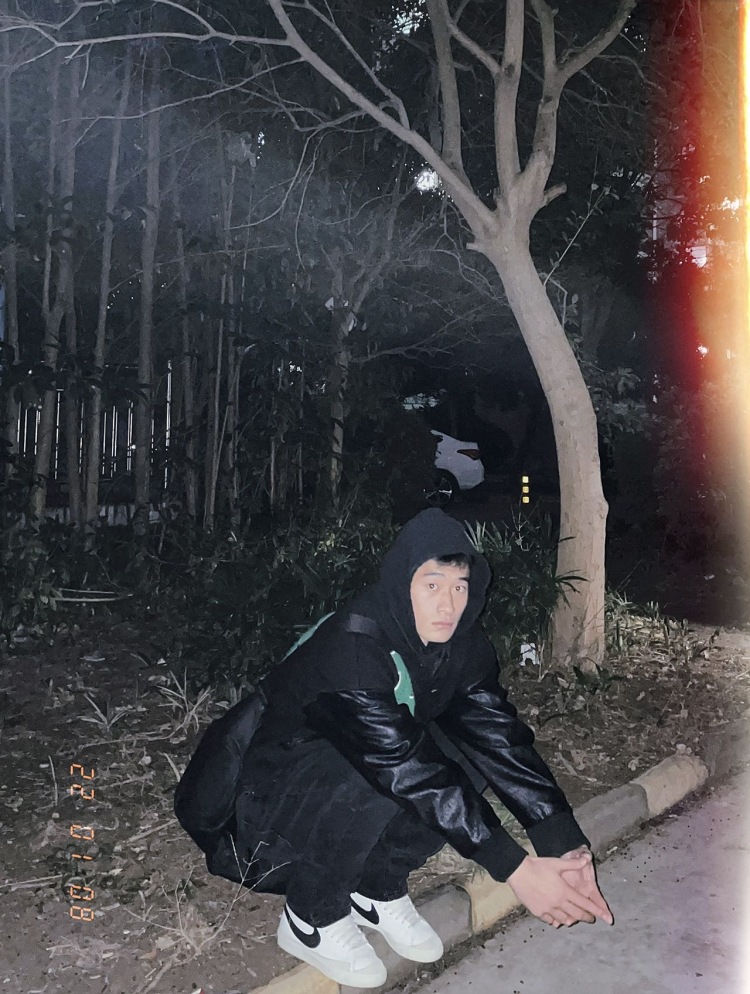 胡-江苏省·南京市·江宁区-抖音-喜欢拍照 穿搭 可发抖音9xx粉丝 有机会得话我会努力 说再多也没用 实际行动才是最重要的!