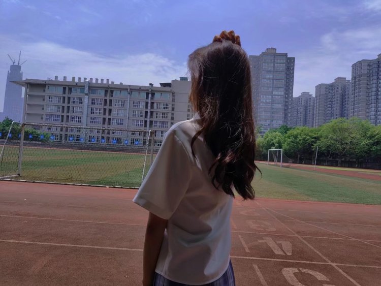 千喜.-重庆市·重庆市·南岸区-抖音，快手，某红薯，微博-本人19岁，学生党一枚，身高165，体重43kg，身材比例较好，会化妆，会p图，腿细，社交平台广泛，想要赚点零花钱。