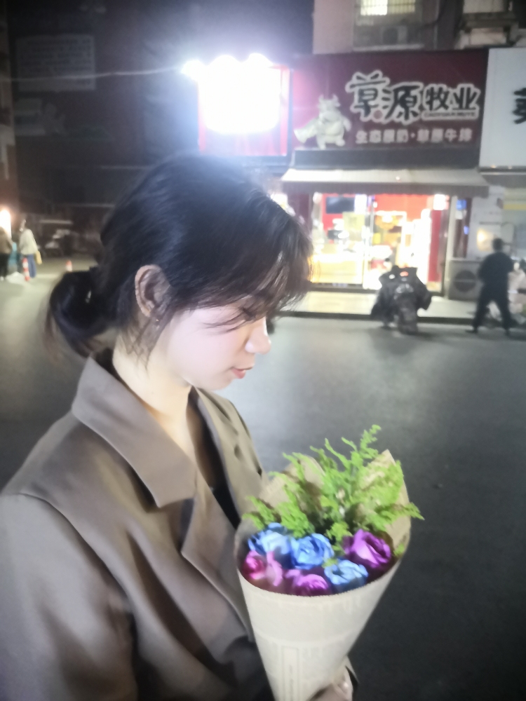 M.-安徽省·宿州市·泗县-抖音，某红薯-本人身高158体重45kg，喜欢拍照P图喜欢研究穿搭，希望可以接单兼职模特网拍寄拍，如店铺需要美工也可以联系我哦