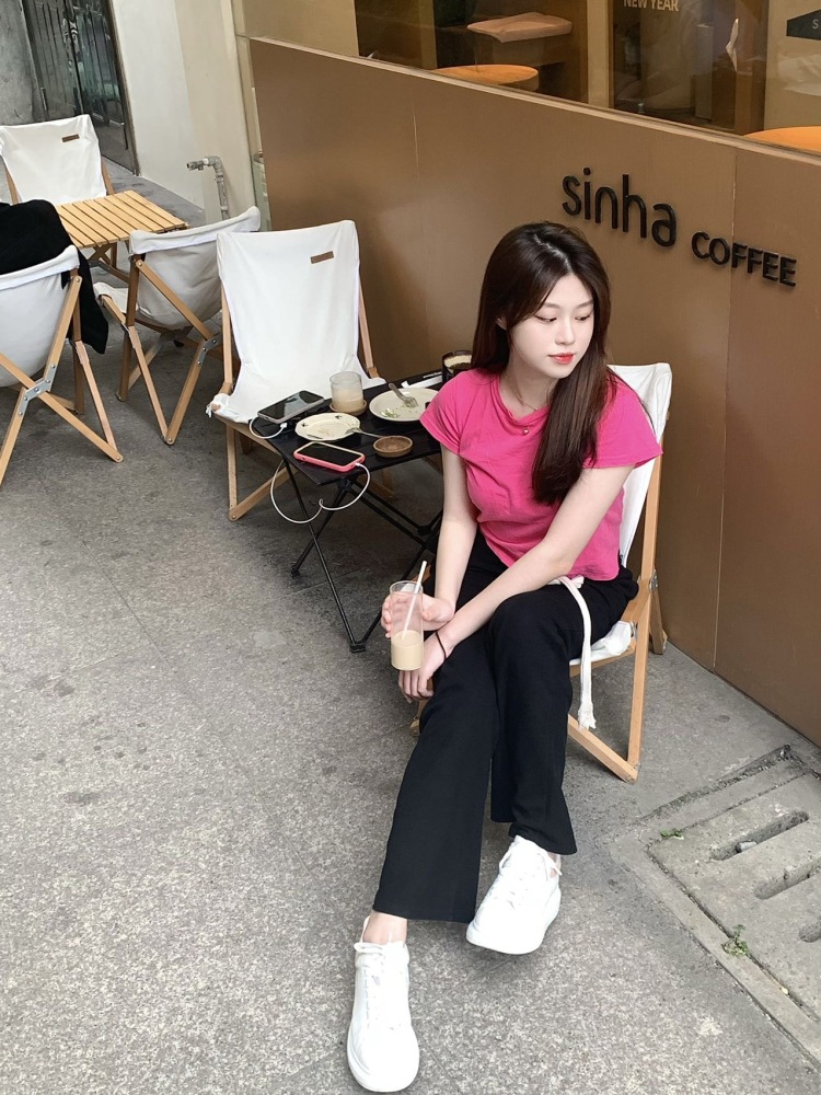 盐盐-福建省·福州市·鼓楼区--164/95(最近在减肥 目标到90)
会拍照会p图甜美风辣妹风休闲风都🉑️
寄拍探店都🉑️xhs dy wb tb pdd
第一次玩小程序 有什么问题可以问 图放不下了随便找了各类型的照片放了9张